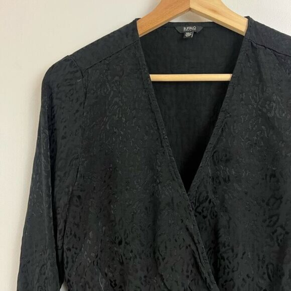 Buffalo David Bitton Womens S Black Animal V Neck Long Sleeve Blouse Top Blouse - Picture 13 of 15